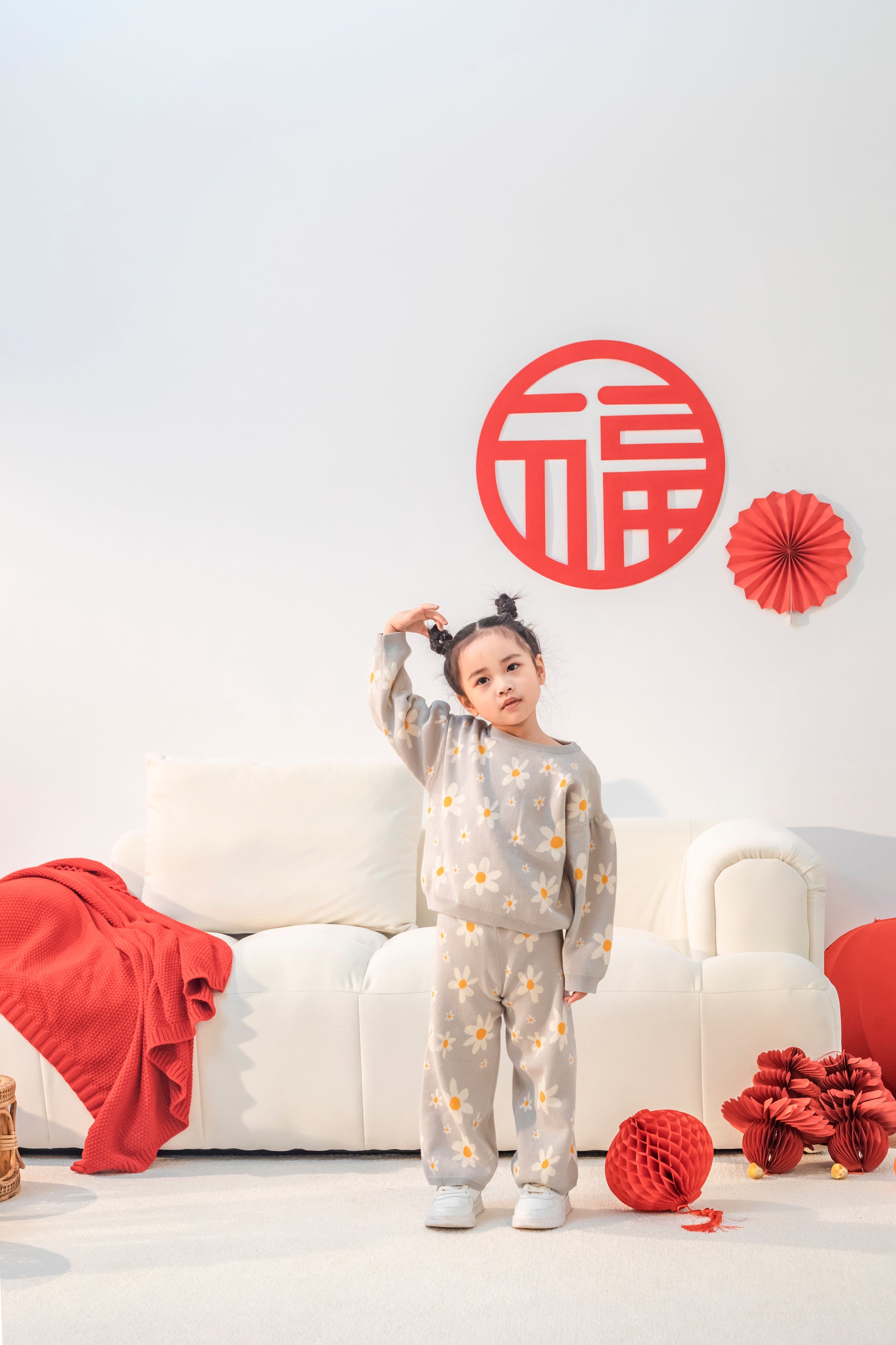 ORGANIC PANT - FLORAL; 100% Organic Cotton; Jacquard Pull Over made from GOTS-certified organic cotton; 'Floral' Jacquard pattern; Elastic waistband; With an elastic insert and contrast colour drawstring; Model wears size 3.