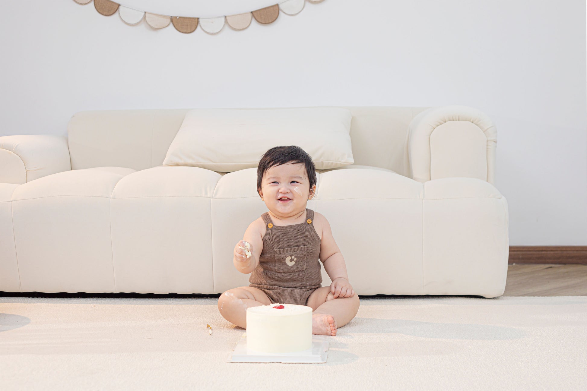 KNITTED SINGLESUIT - CHOCO; 100% Organic Cotton; Jacquard singletsuit made from GOTS-certified organic cotton; Features convenient press snaps at the crotch for effortless dressing; Rib finish and neck, armholes and leg opening.