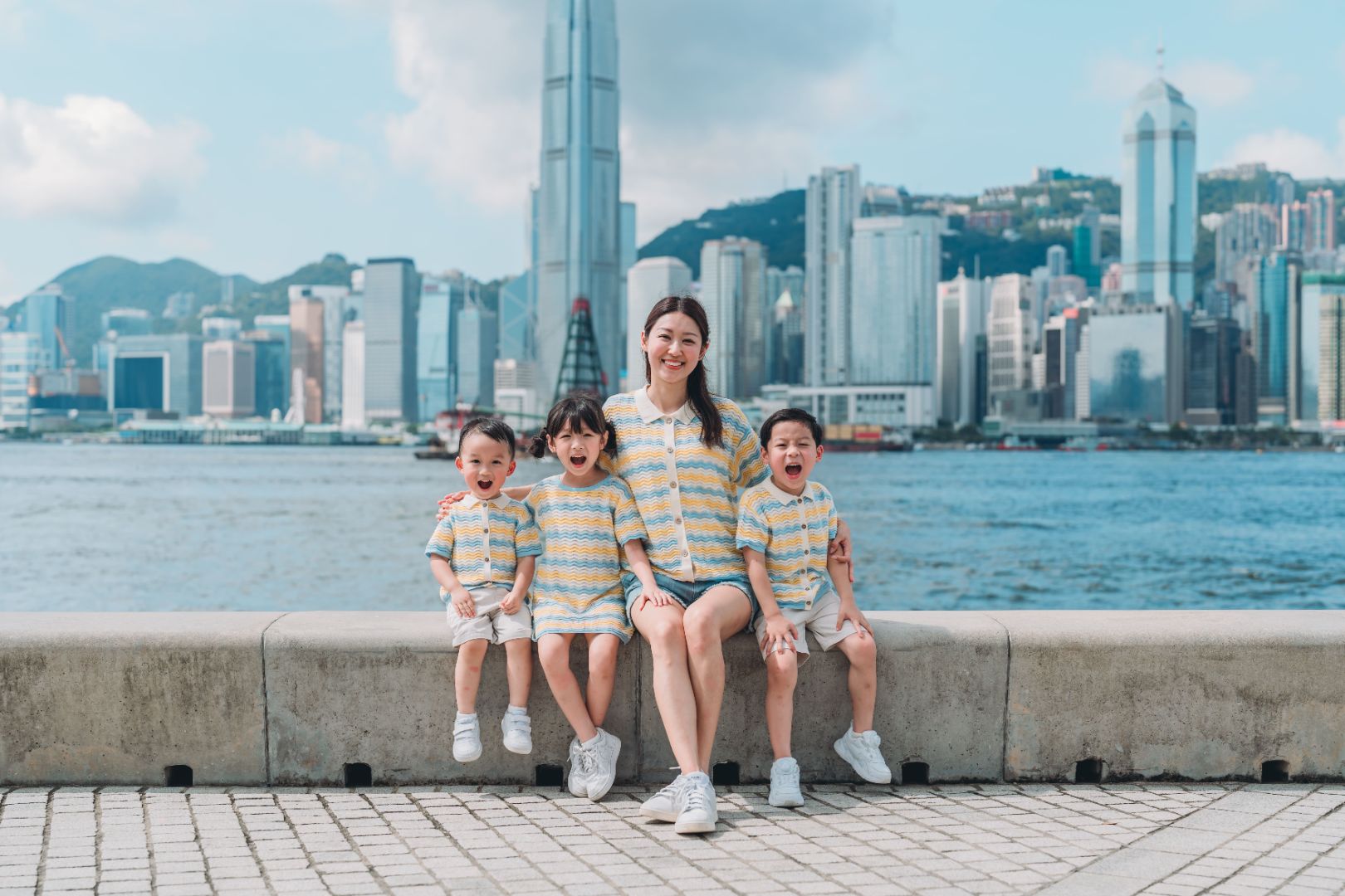KNITTED WAVY SHORT-SLEEVED SHIRT TWINNING BUNDLE - Petit Smiles