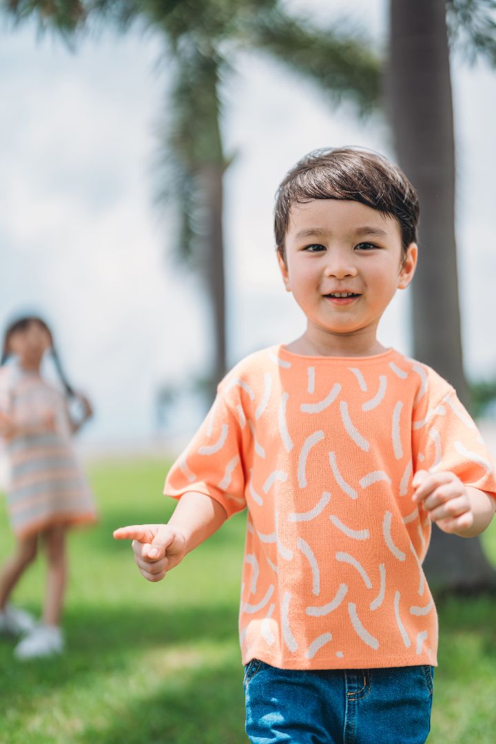 KNITTED BRUSH ORGANIC TEE – CORAL/CREAM - Petit Smiles