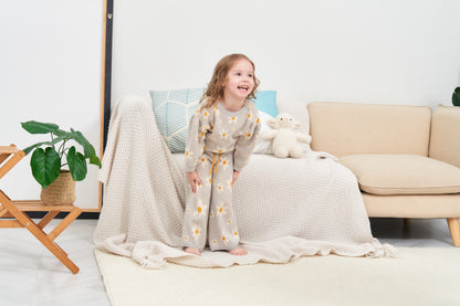 ORGANIC PANT - FLORAL; 100% Organic Cotton; Jacquard Pull Over made from GOTS-certified organic cotton; 'Floral' Jacquard pattern; Elastic waistband; With an elastic insert and contrast colour drawstring; Model wears size 3.