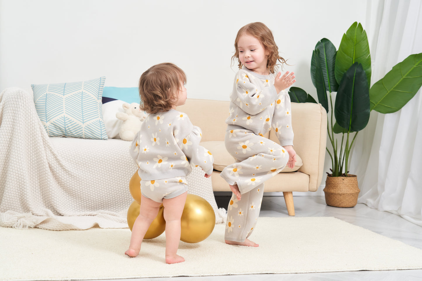 ORGANIC PANT - FLORAL; 100% Organic Cotton; Jacquard Pull Over made from GOTS-certified organic cotton; 'Floral' Jacquard pattern; Elastic waistband; With an elastic insert and contrast colour drawstring; Model wears size 3.