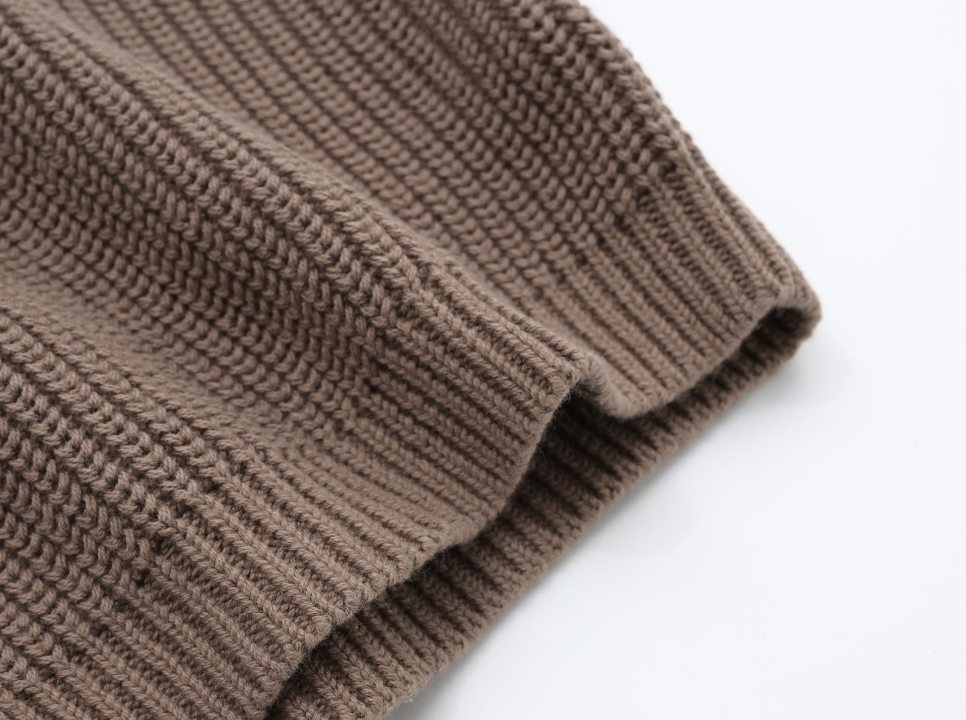 KNITTED PURE PULL OVER - CHOCO; 100% Organic Cotton; Pull Over made from GOTS-certified organic cotton; Rib finish at neck, cuffs and hem; Dropped shoulder; Relaxed fit.