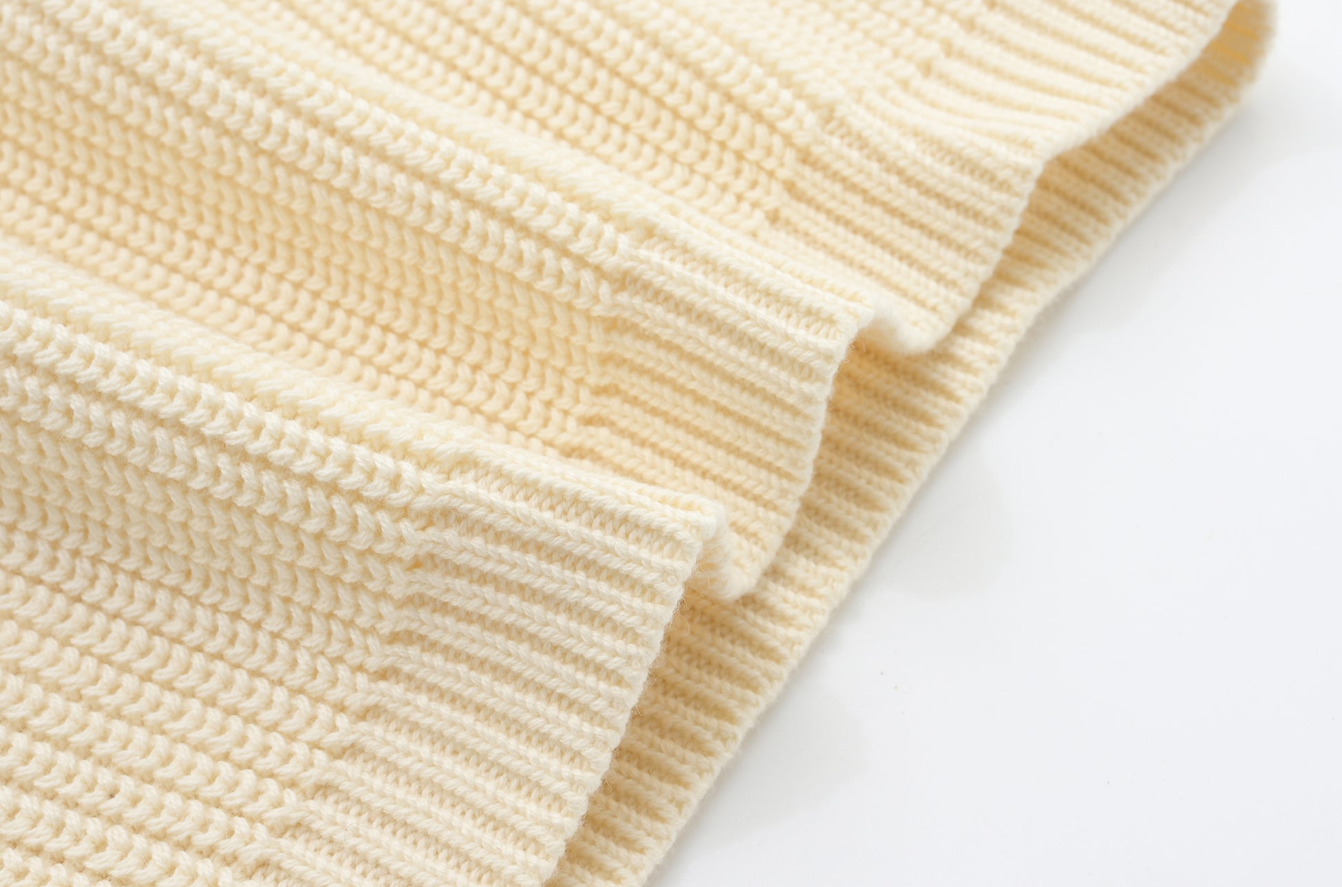 KNITTED PURE PULL OVER - CREAM; 100% Organic Cotton; Pull Over made from GOTS-certified organic cotton; Rib finish at neck, cuffs and hem; Dropped shoulder; Relaxed fit.