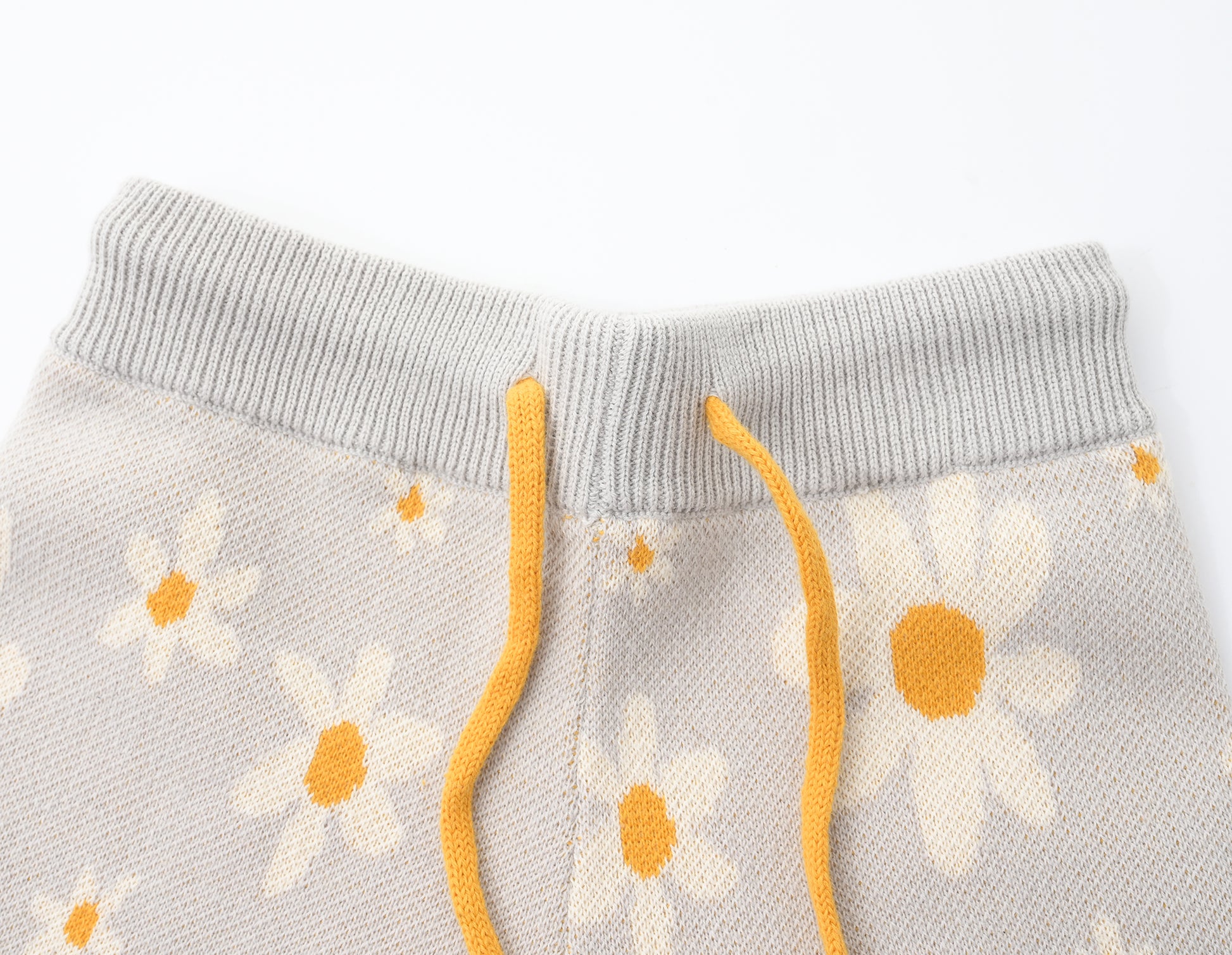 ORGANIC PANT - FLORAL; 100% Organic Cotton; Jacquard Pull Over made from GOTS-certified organic cotton; 'Floral' Jacquard pattern; Elastic waistband; With an elastic insert and contrast colour drawstring; Model wears size 3.