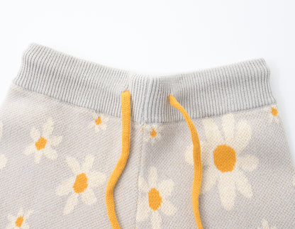 ORGANIC PANT - FLORAL; 100% Organic Cotton; Jacquard Pull Over made from GOTS-certified organic cotton; 'Floral' Jacquard pattern; Elastic waistband; With an elastic insert and contrast colour drawstring; Model wears size 3.