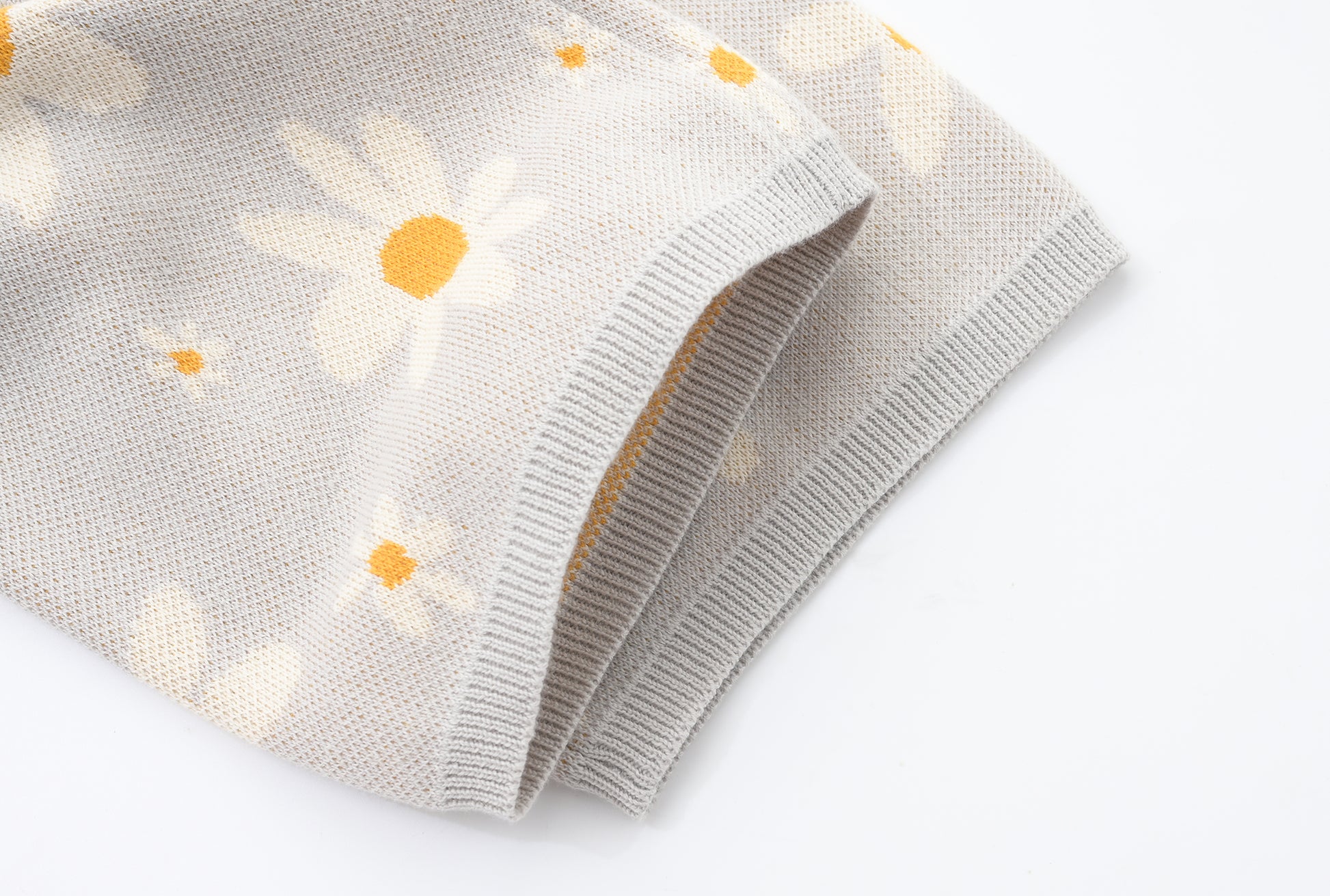 ORGANIC PANT - FLORAL; 100% Organic Cotton; Jacquard Pull Over made from GOTS-certified organic cotton; 'Floral' Jacquard pattern; Elastic waistband; With an elastic insert and contrast colour drawstring; Model wears size 3.