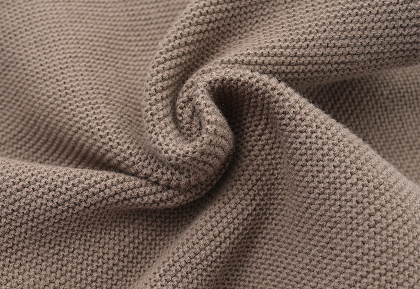 KNITTED SINGLESUIT - CHOCO; 100% Organic Cotton; Jacquard singletsuit made from GOTS-certified organic cotton; Features convenient press snaps at the crotch for effortless dressing; Rib finish and neck, armholes and leg opening.
