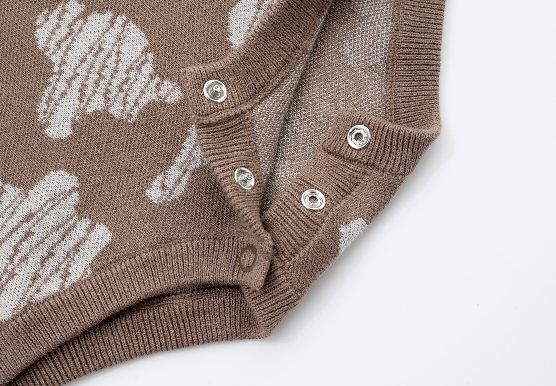 KNITTED SPOTS ROMPER WITH BLOOMERS - CHOCO; 100% Organic Cotton; Jacquard Romper made from GOTS-certified organic cotton; 'CHOCO SPOTS' Jacquard pattern; Rib hem at neck, cuffs and leg opening; Features convenient press snaps at the crotch for effortless dressing; Oversized fit.